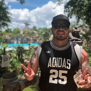 Meet your Posher, Juan emanuel